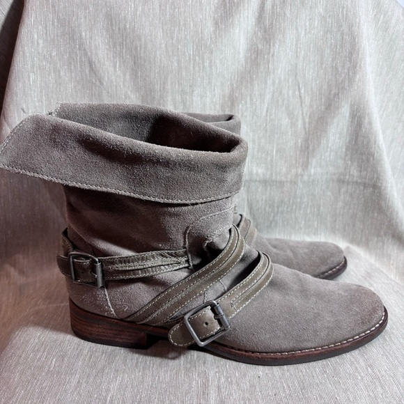 MATISSE Sz 9.5 Prospector Straps Buckles Slip On Suede Flat Heel  Ankle Booties - Picture 3 of 10